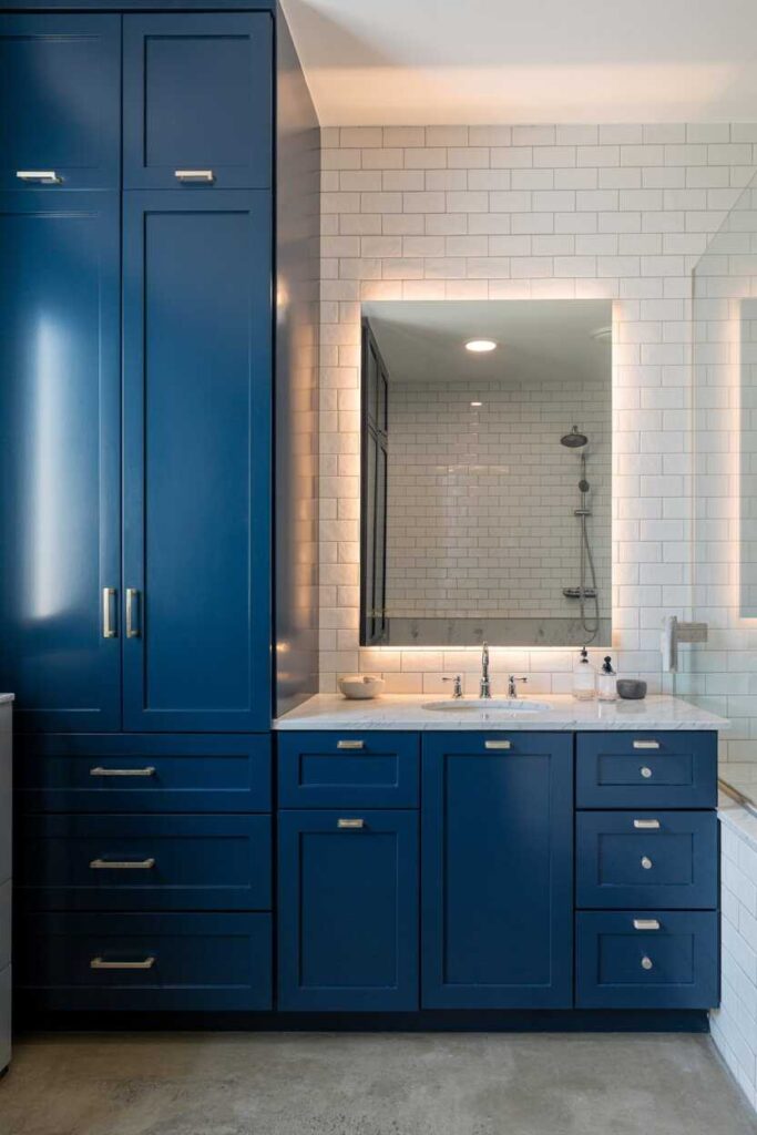 25+ Bathroom Paint Colors Ideas to Transform Your Space Modern, Budget-Friendly & Aesthetic Inspiration 5 Navy Blue for Stylish, High-Contrast Bathrooms