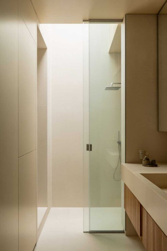 Small House Ideas Modern, Cozy & Budget-Friendly Inspiration for Every Space 4 Small Bathroom Ideas With a Minimalist and Modern Touch