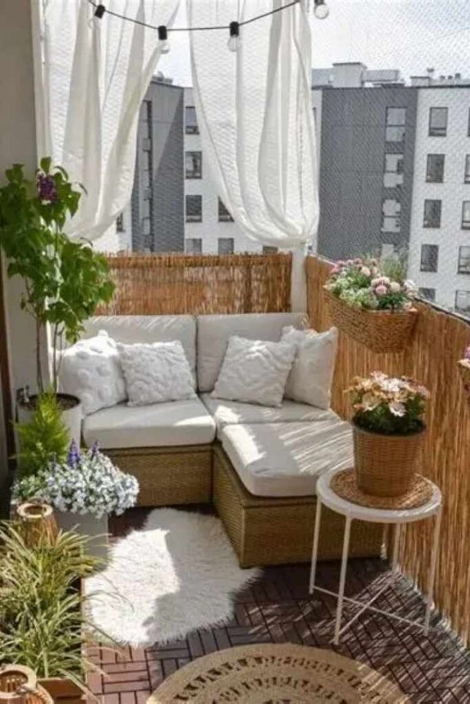 Balcony Privacy Ideas That Feel Modern, Budget-Friendly, and Beautifully Relaxing 5 Balcony Privacy Ideas That Feel Cozy and Inviting